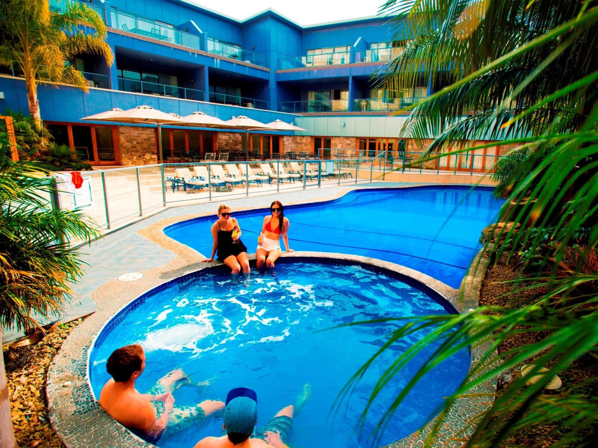 Emerald Hotel Гизбърн Екстериор снимка